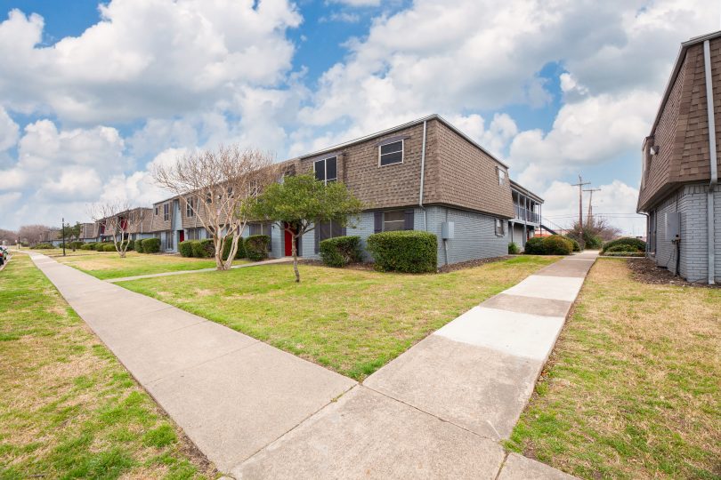 Apartments for Rent in Garland, TX Crossings`s Home page